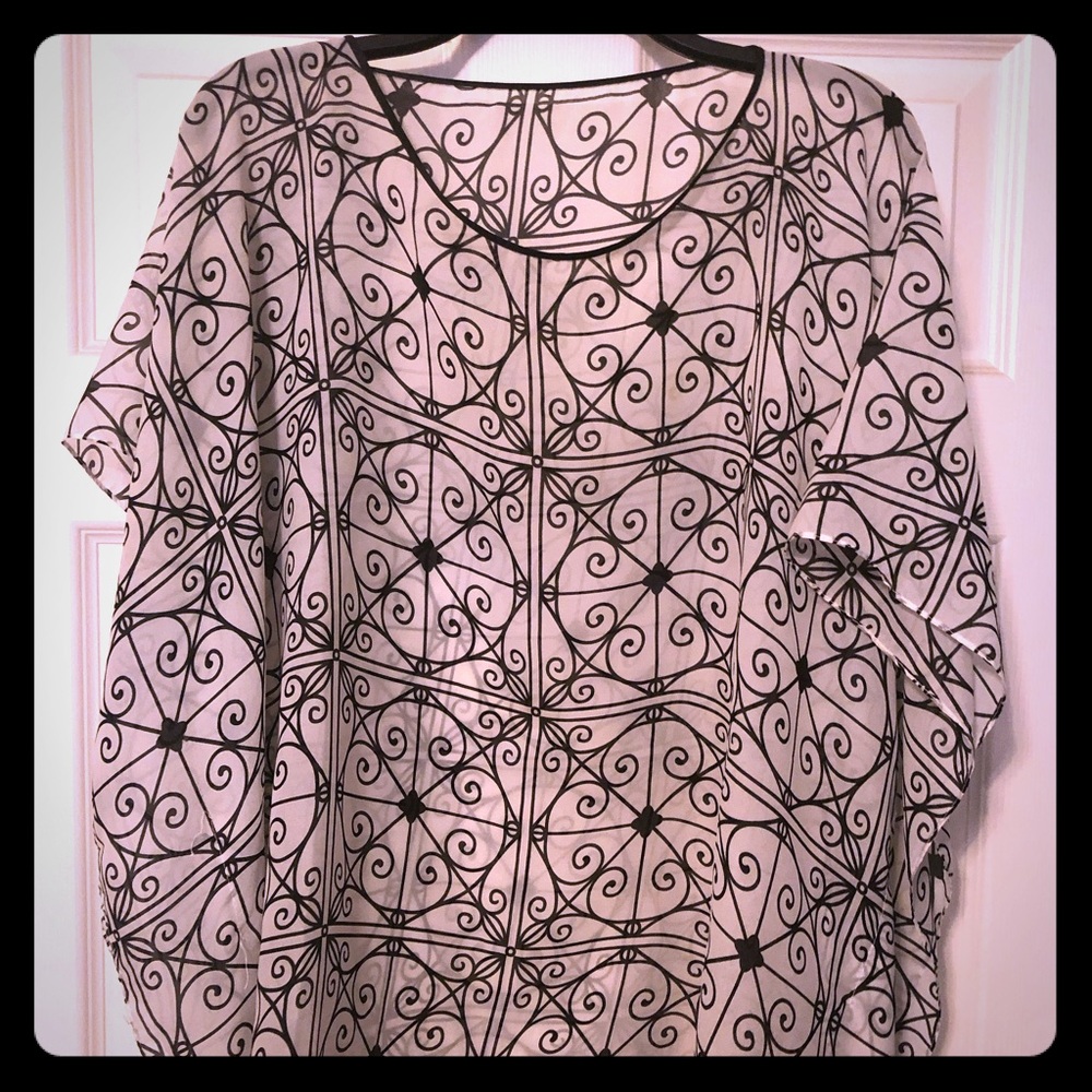 Black and White Flowy Top